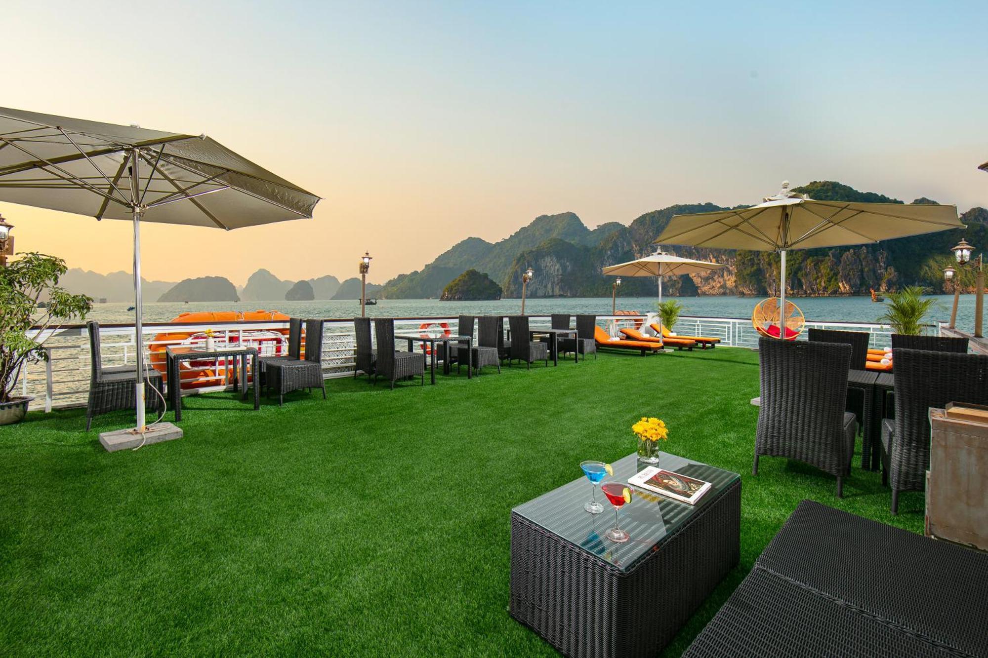 Fantasea Imperial Cruise Hotel Ha Long Exterior photo