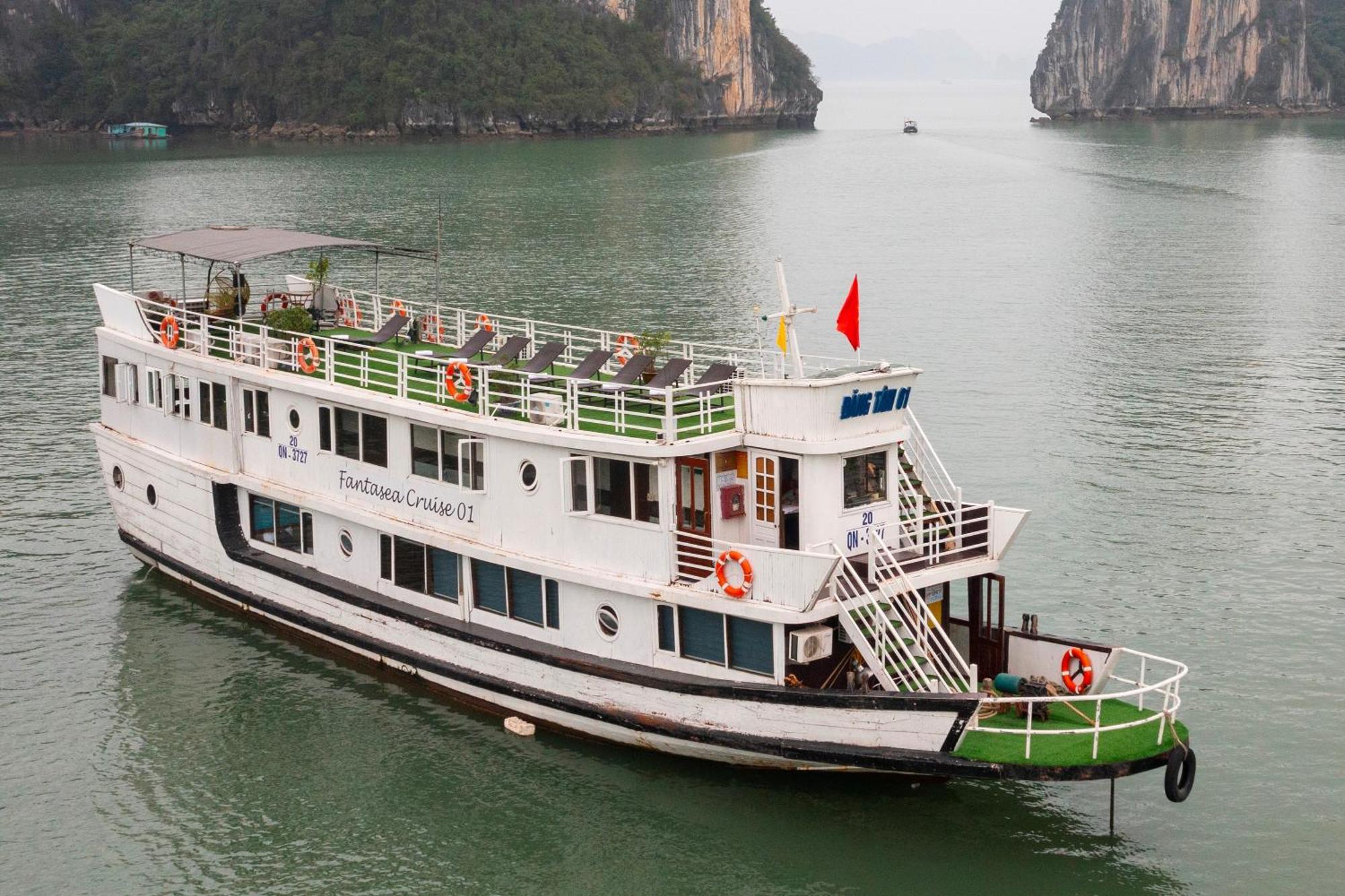 Fantasea Imperial Cruise Hotel Ha Long Exterior photo